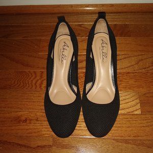 Breathable platform pumps